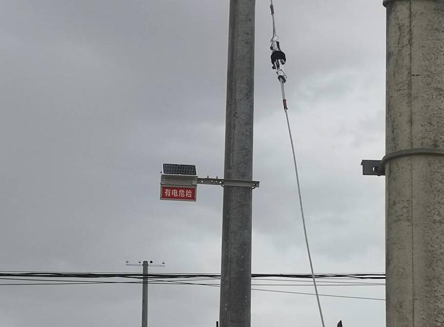 甘肅電力安裝防外破警示牌，為電力防護增添“保護傘”